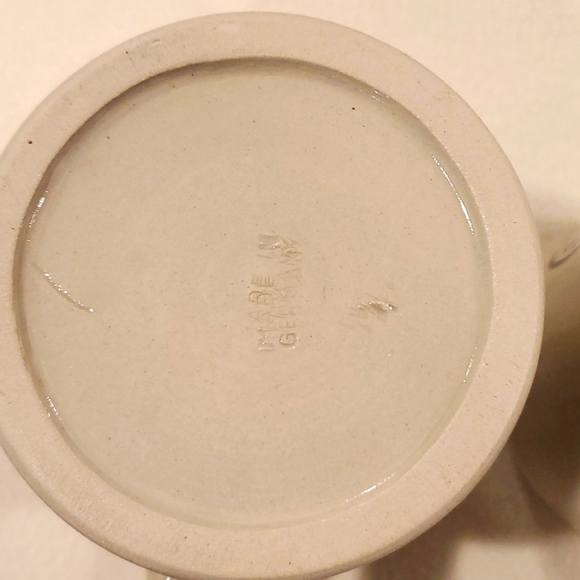 2 Hofbrauhaus Munchen Mugs - Picture 7 of 9